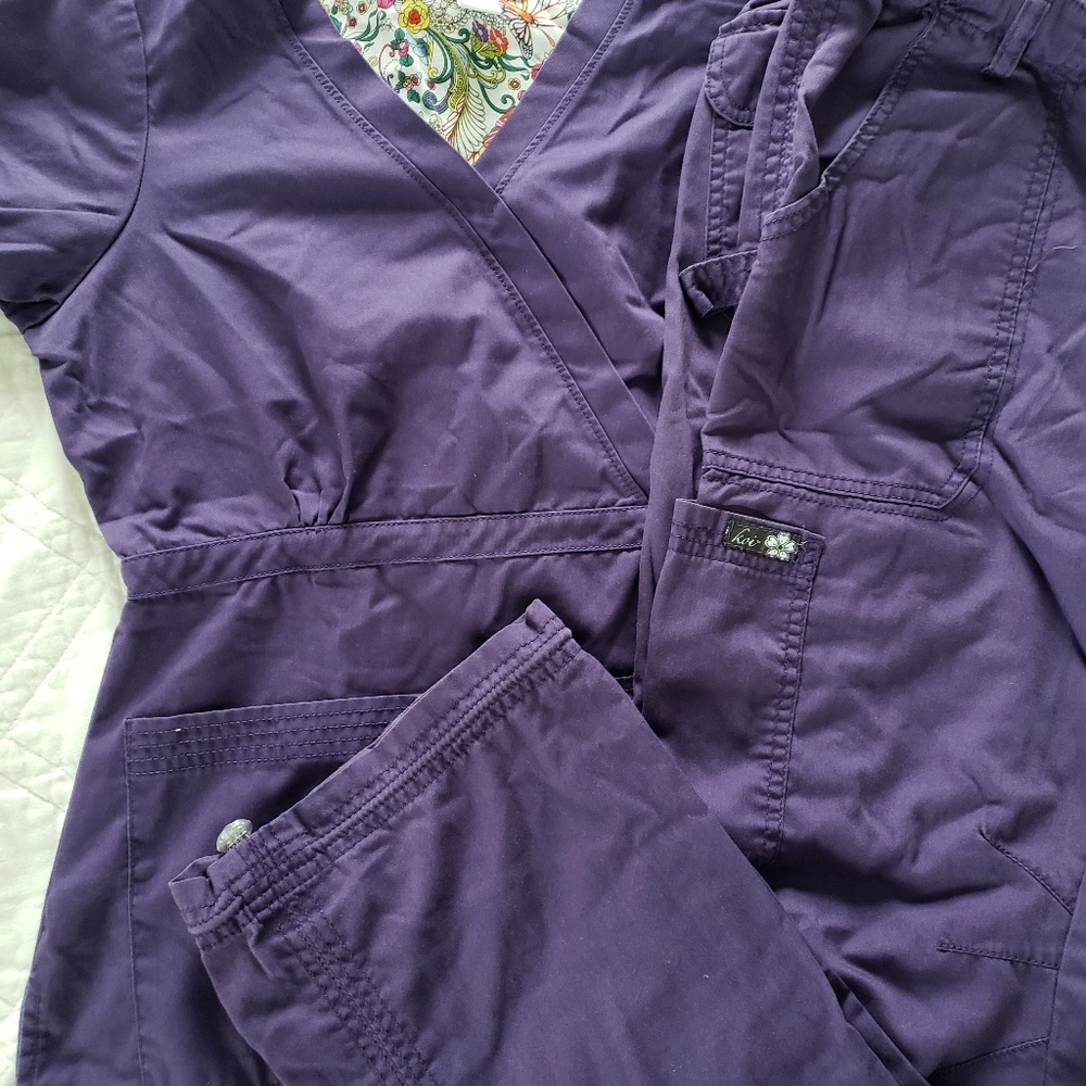 Koi nursing scrub set